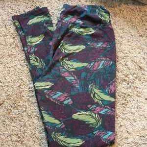 LuLaRoe legging os feathers